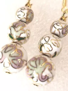 Pendientes de cuentas japonesas oro amarillo PL gancho pasador acento blanco lavanda floral de colección - Imagen 1 de 6