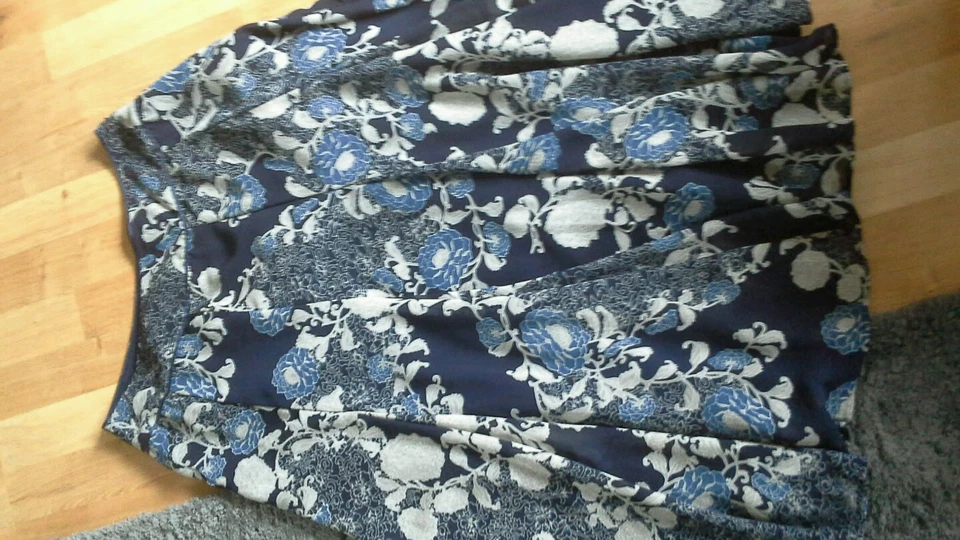 Refs19)dash. skirt size 14.blues.floral. lined.  - Image 1 of 1