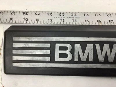 BMW 2006-2010 528I FRONT ENGINE MOTOR AIR INTAKE MANIFOLD TRIM COVER EMBLEM - Imagem 1 de 4