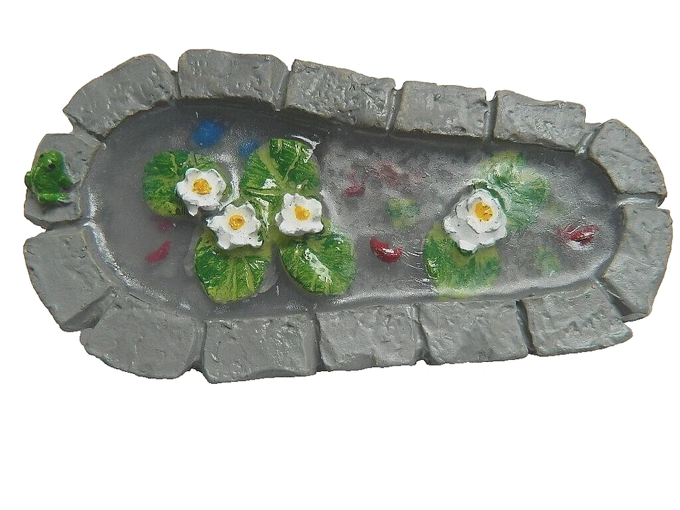 1/12TH DOLLS HOUSE GARDEN POND WITH FISH AND WATER LILIES - Image 1 of 1