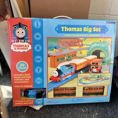Tomy 4762 Thomas And Friends Train Railway Fun Set Station Bridge - Image 1 of 4