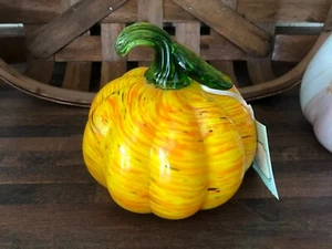 Calabaza de vidrio soplado a mano con tallo y hoja verde adjunta nueva con etiqueta - Imagen 1 de 3