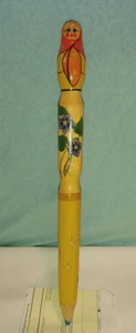 LÁPIZ ARTESANAL RUSO ⌀ 2,5 cm / 29,5 cm de largo - MATROSCHKA VINTAGE - Imagen 1 de 1