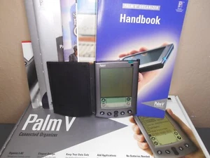 Palm V Connected Organizer with Accessories Palm Pilot Vintage 1998 Box & Books - Photo 1 sur 23