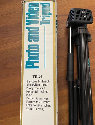 Sakar TR-2L Photo and Video Tripod in original box. Excellent working condition. - Image 1 of 4