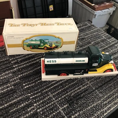 Винтаж 1985 Первый Грузовик Hess Игрушечная Банка - Как новый в коробке, Как новое состояние товара, Коллекционный Товар - Изображение 1 из 4