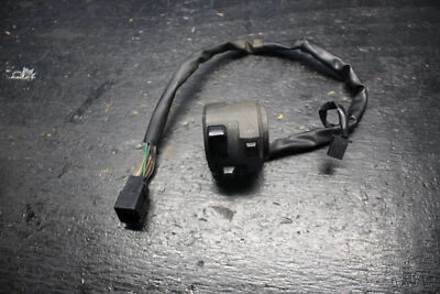 08 09 10 KAWASAKI NINJA ZX10R ZX10 CLIP IZQUIERDO EN MANGO BOCINA INTERRUPTOR SEÑALES 2008 Foto 1 de 4