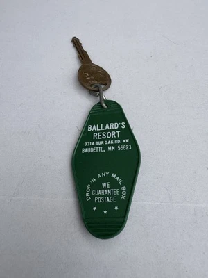 DE COLECCIÓN 🇺🇸”BALLARD’S RESORT”MN./HOTEL/MOTEL/LLAVERO/DIVERSIÓN DE VACACIONES 👀LQOK 👀 Foto 1 de 2