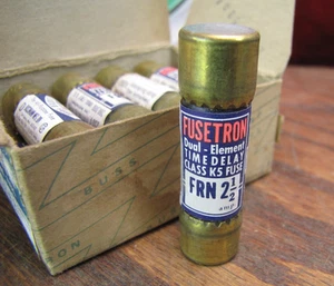 Fusibles Fusetron FRN-2-1/2 2,5 amperios (10) 250 V CA 2,5a RK5 time-delay doble elemento - Imagen 1 de 4