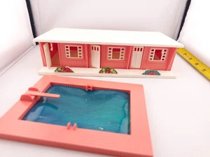 *READ Vtg Plasticville O/S 1913 Pink Motel with Original Paper Flowers & Pool - Picture 1 of 11