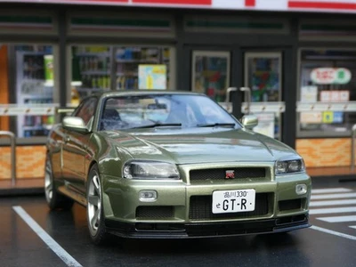 NISSAN SKYLINE GT-R R34 Millennium Jade 1/18 scale diecast model by SOLIDO - Image 1 of 4