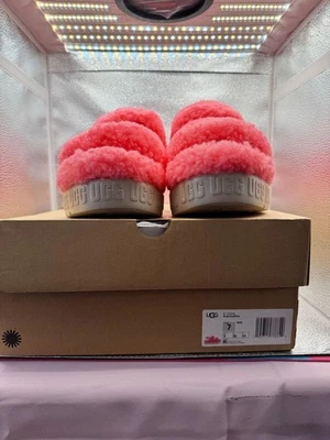 UGG Feminino OH FLUFFITA Tamanho 7 - Imagem 1 de 4