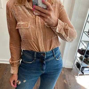 BCBGMAXAZRIA Blush Peach Crushed Velvet Long Sleeve Top Blouse Size XS - Picture 1 of 7