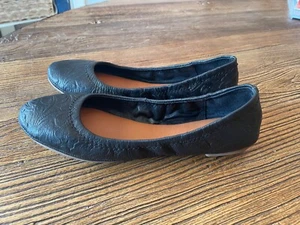 Lucky Brand LK Emmie - Black Large Floral Leather Shoes - Size 8M - Picture 1 of 6