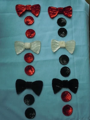 LOTE DE 6 APLIQUES DE LENTEJUELAS PAJARITAS Y 12 BOTONES ROJO BLANCO Y NEGRO NUEVO Foto 1 de 3