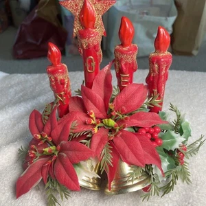 Centro de mesa de Navidad de plástico de colección con velas de goteo brillantes flor de pascua/verde y campana - Imagen 1 de 9