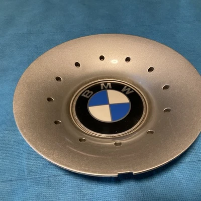 (1)  OEM  1997-2000 15" BMW 528i 540i Center Cap  36 13 1 092 327 - Image 1 of 4