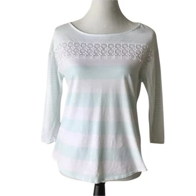 Camisa LC Lauren Conrad listras renda ilhós perfurados manga 3/4 superior  - Imagem 1 de 4