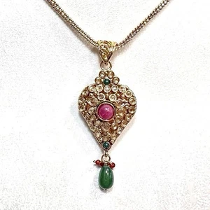 Collana India ciondolo Bollywood stile matrimonio tono oro verde rosso con strass - Foto 1 di 14