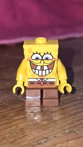 LEGO Spongebob Squarepants Minifigure grin and bottom teeth Set 3833 Part bob021 - Picture 1 of 3
