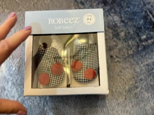 Nuove scarpe Robeez Cherry nero/bianco check pelle/tessuto suola morbida, 0-6 mo, NUOVE - Foto 1 di 4