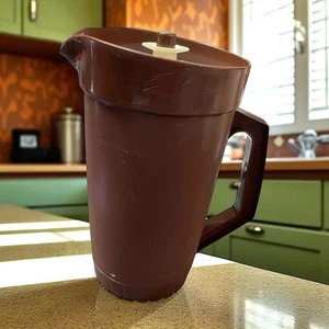 Tupperware 800 802 2 Qt Pitcher Push Button Seal Lid Juice Tea Retro Vintage - Picture 1 of 12