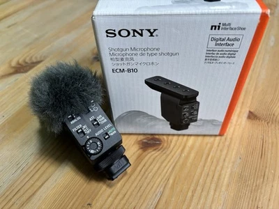 Micrófono de escopeta digital compacto Sony ECM-B10 para cámaras Foto 1 de 4