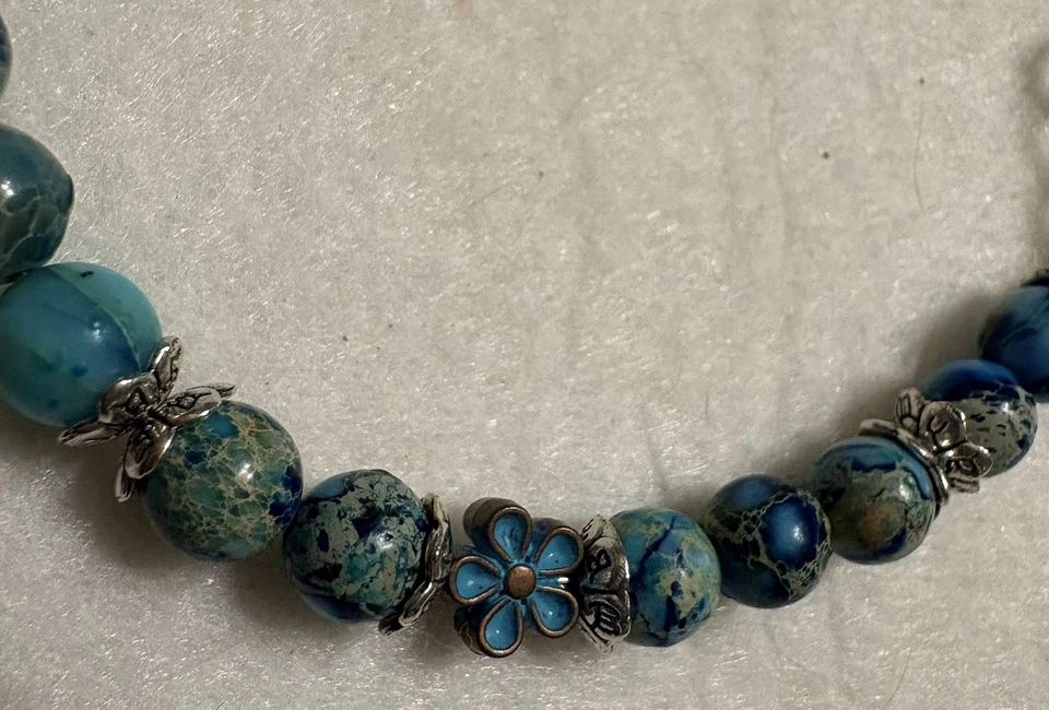 Caprichosa pulsera azul y blanco hallazgos de plata  Foto 1 de 3