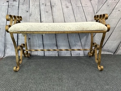 Banco de entrada de tocador doble de hierro forjado de mediados de siglo Hollywood Regency dorado 37 de colección Foto 1 de 4