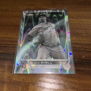 2022 Topps Chrome Sonic Black & White RayWave Refractor Blake Snell #196 Padres - Picture 1 of 2