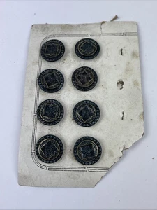 8 antike viktorianische Metallbildknöpfe 5/8 Zoll auf teilweise Kartenschaft Rückseite - Bild 1 von 6
