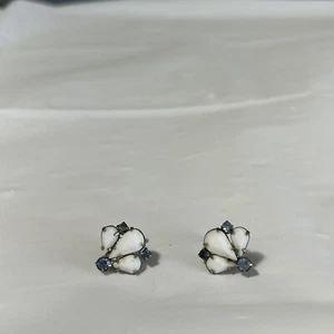 Pendientes vintage firmados blanco azul claro estrás tornillo trasero E - Imagen 1 de 4