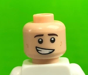 LEGO Minifigure Light Flesh HEAD Boy/Male Dimples Open Lopsided Mouth Grin (x1) - Picture 1 of 10