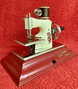 Vintage Toy. Sewing Machine. Little Betty Senior 1950's - 1960's VGC. #102 - Picture 1 of 16