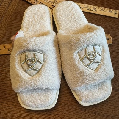 NOVO ARIAT Sherpa Forrado Aconchegante Chique Biqueira Quadrada Chinelos Creme Difuso Tamanho 9 Feminino’ - Imagem 1 de 4