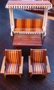VINTAGE LUNDBY 1970s Dolls House Garden Furniture Swing Seat, 2 Deckchairs Table - Picture 1 of 20