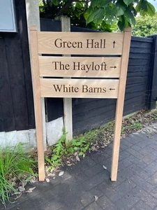 FARM / LANE ENTRANCE DIRECTIONAL SIGN BOARD, POST MOUNTED HOUSE NAME ARROW SIGNS - Picture 1 of 2