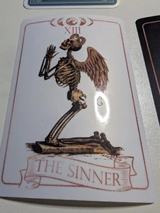 THE SINNER Tarot ""Karte"" gestanzt bedruckter Vinyl Aufkleber schwarz oder weiß - Bild 1 von 6