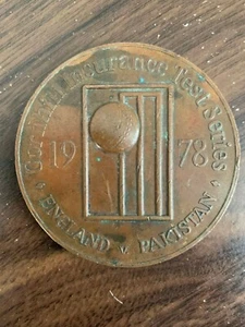 MEDALLA DE CRICKET SERIE PARTIDO PRUEBA PAKISTÁN OTORGADA A HAROON RASHID 1978 INGLATERRA - Imagen 1 de 2