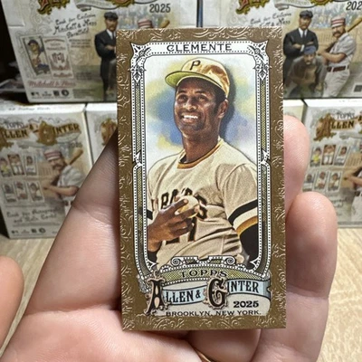 2025 Topps Allen & Ginter — Роберто Клементе No39 золотистый мини - Изображение 1 из 2