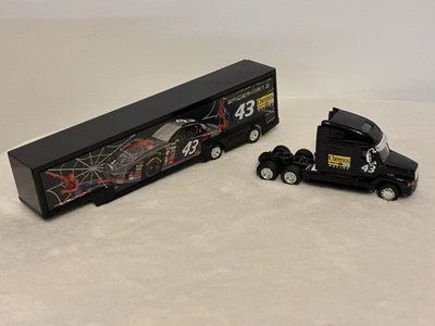 Semirremolque y remolque suelto Bobby Labonte #43 Spider-Man 3 2007 escala 1:64 de acción Foto 1 de 2
