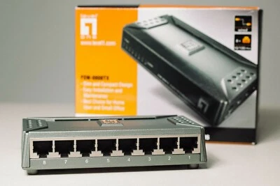 LevelOne FSW-0808TX - Switch - 8 puertos Fast Ethernet Switch con imán Foto 1 de 4