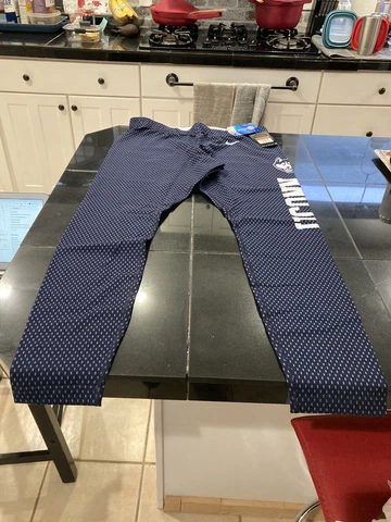 Nike Women's UCONN HUSKIES POLKA DOT LEGGINGS PANTS Size XXL 2XL  BLUE  NWT Cover