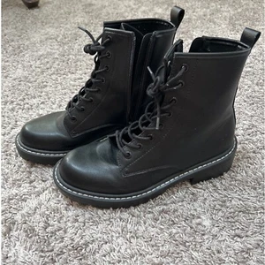 Ichigo Black Combat Boots Schnürstiefeletten Stollensohle Plateau 9,5 - Bild 1 von 9