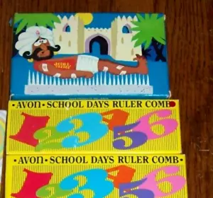 Pettini vintage Avon novità - righello giorni scuola e letto di unghie - Foto 1 di 6