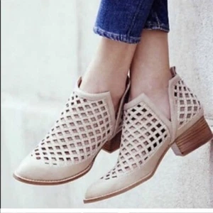 Jeffrey Campbell Taggart Open Weave Leather Ankle Booties Womens Size 7.5 - Picture 1 of 12