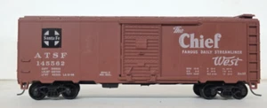 HO Scale Athearn Blue Box RTR 40' Steel Box Car Sants Fe The Chief West #145562 - Bild 1 von 8