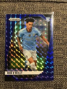 2024-25 Panini Prizm Premier League Blue Mosaic Prizm RC Nico O'Reilly - Bild 1 von 2