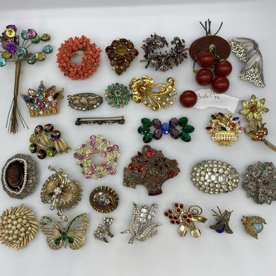 Enorme Lote 29 COMO ESTÁ BROCHE DE DIAMANTES DE IMITACIÓN Antiguo Vintage Reparación Cosecha Muchos Firmados Foto 1 de 4