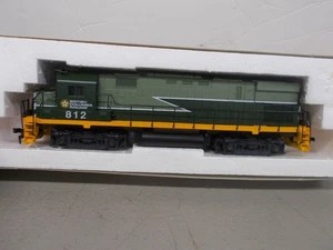 ATLAS / KATO~ BRITISH COLUMBIA RAILWAY C-425 POWERED LOCOMOTIVE # 812~ HO SCALE - Picture 1 of 5